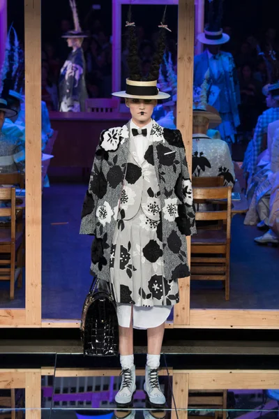 Look 28
